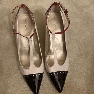 Tahari creme and black pumps